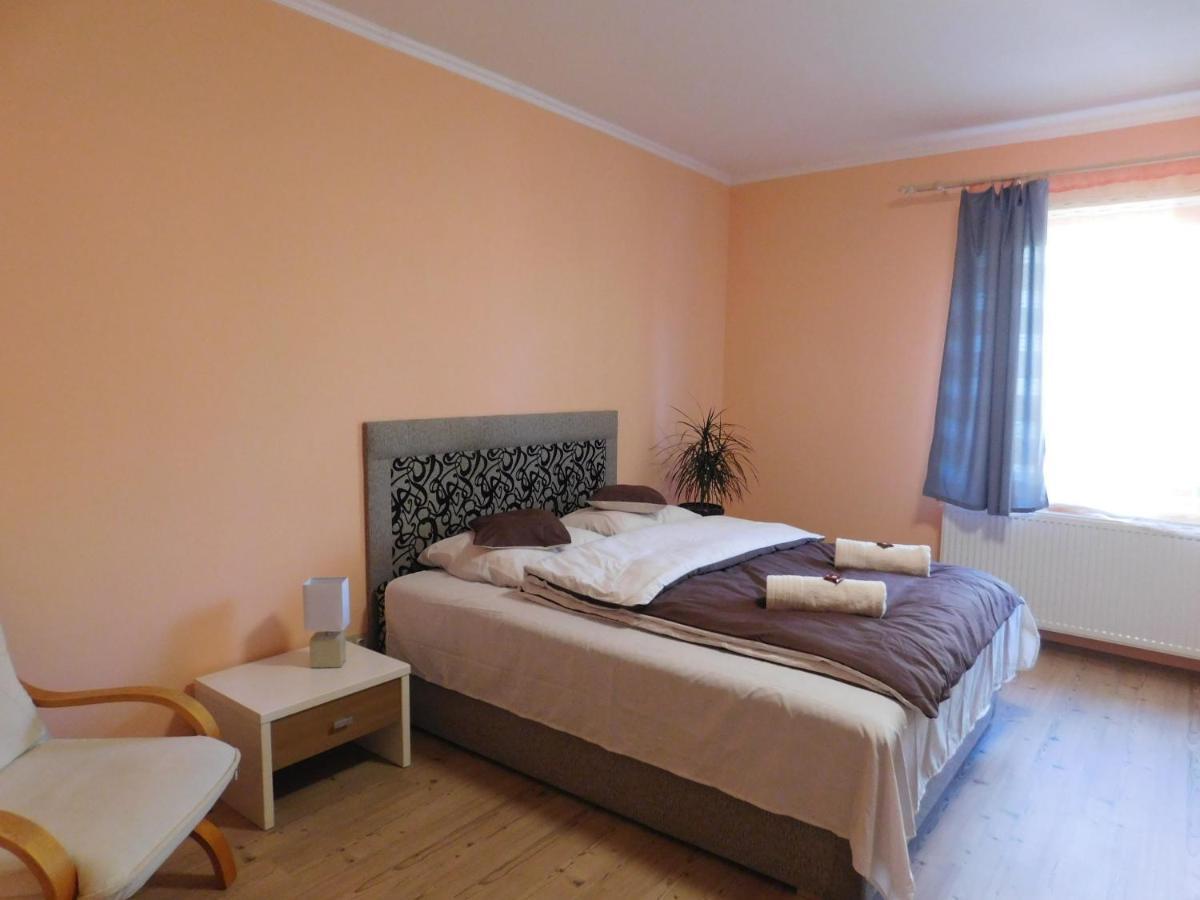 Lovas Vendégház Obanya Esterno foto