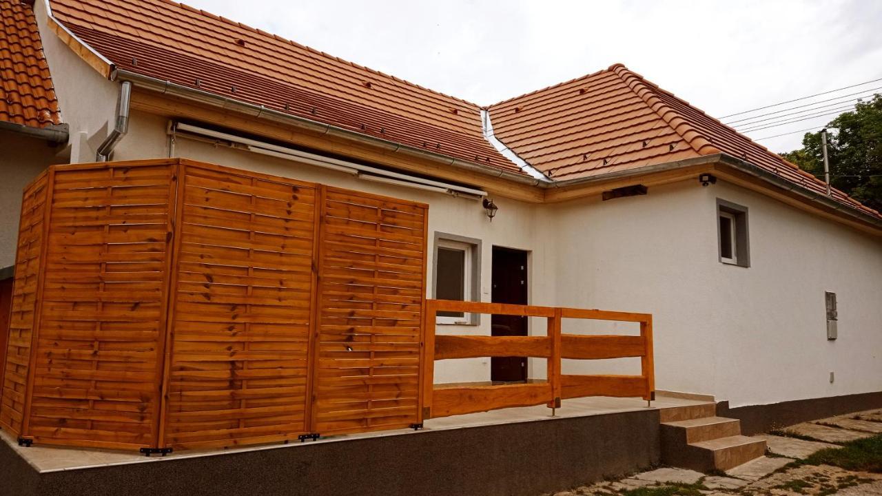 Lovas Vendégház Obanya Esterno foto