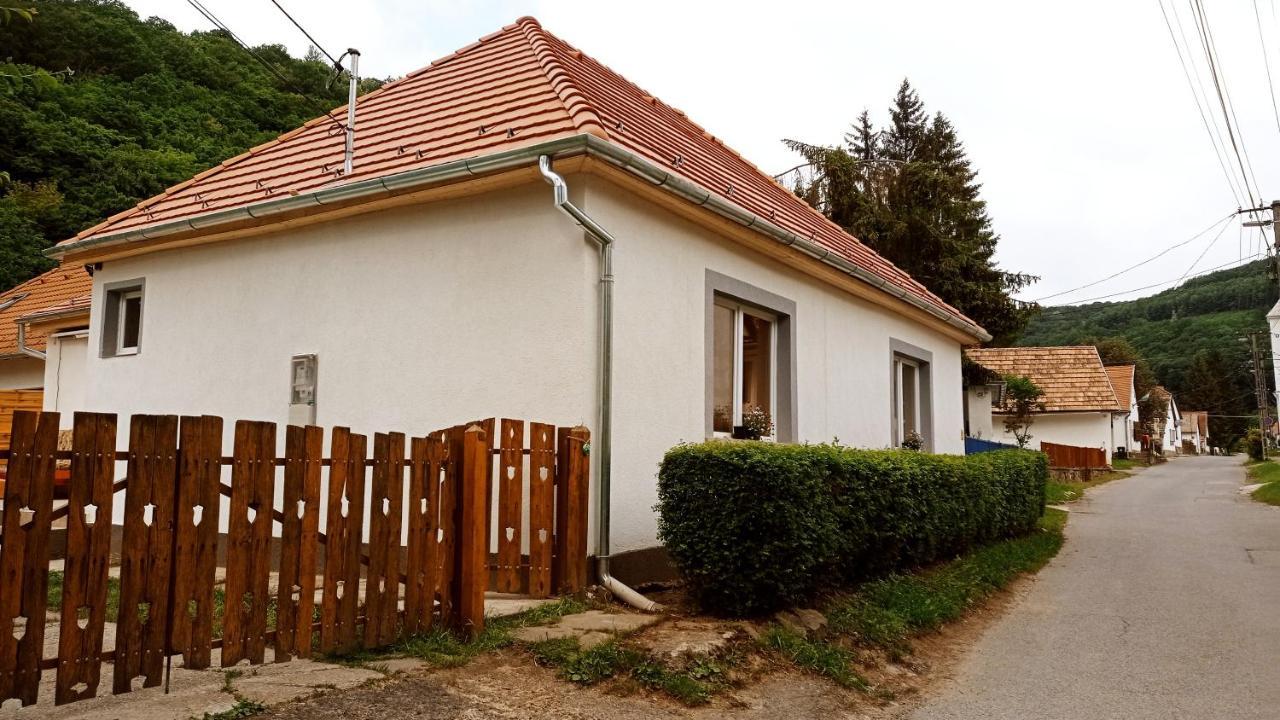 Lovas Vendégház Obanya Esterno foto