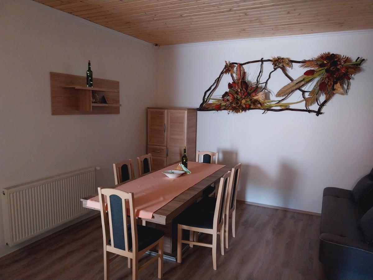 Lovas Vendégház Obanya Esterno foto